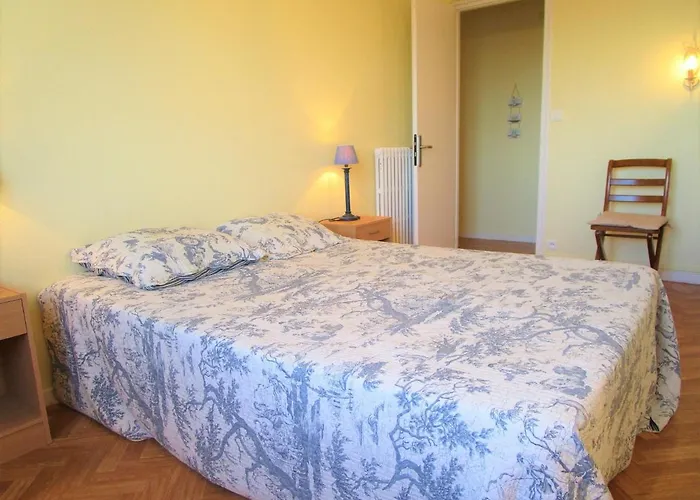 T3 Avec Balcon Et Parking, A Deux Pas De La - Fr-1-197-182