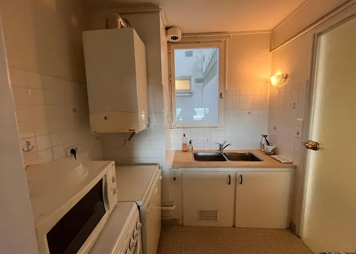 T3 Avec Balcon Et Parking, A Deux Pas De La - Fr-1-197-182 公寓 *